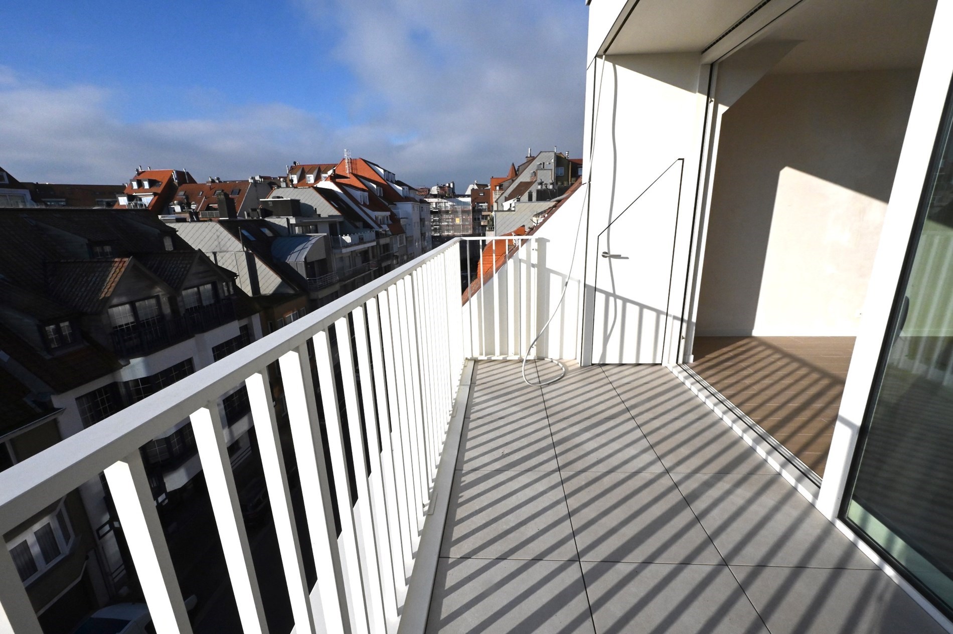 NIEUWbouw residentie met Zuid-west geori&#235;nteerde terrassen met mogelijkheid tot het huren van een inpandige auto-staanplaats. 