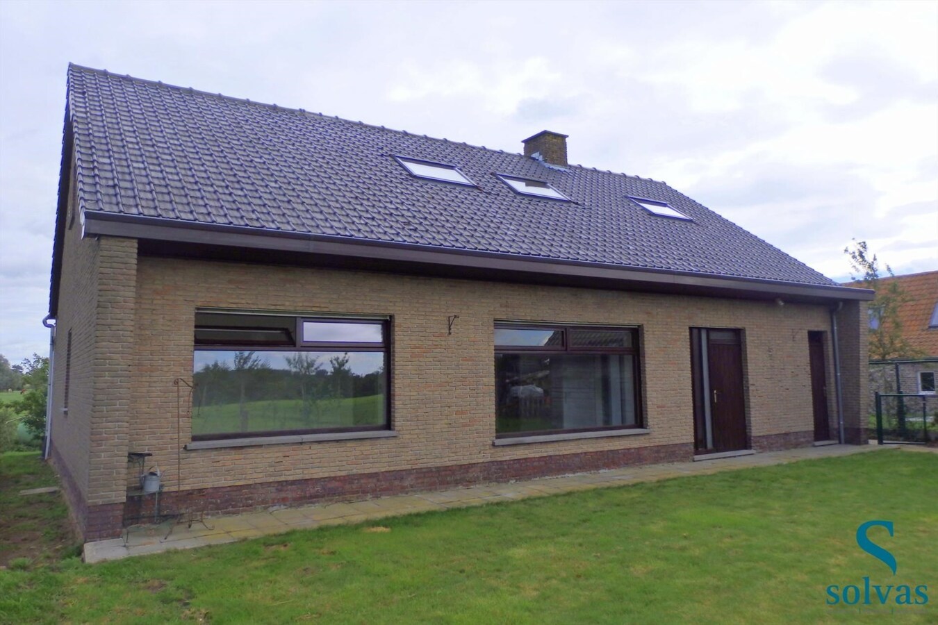 Recent gerenoveerde woning met 5 slaapkamers te Zomergem! 