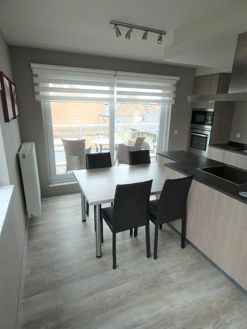Appartement (104 m&#178;) met 2 slpk, 2 terrassen en garage, Eernegem. 