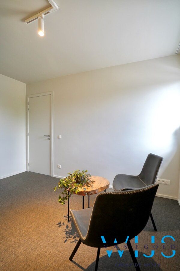 Zeer tof kantoor van 130m&#178; te Assenede ! 