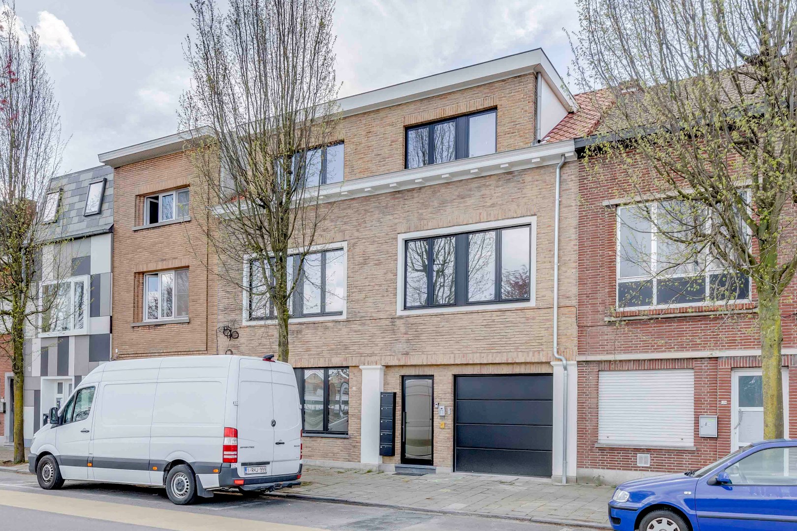 Instapklaar gelijkvloers 3 slp. appartement met terras en grote gemeenschappelijke tuin. 