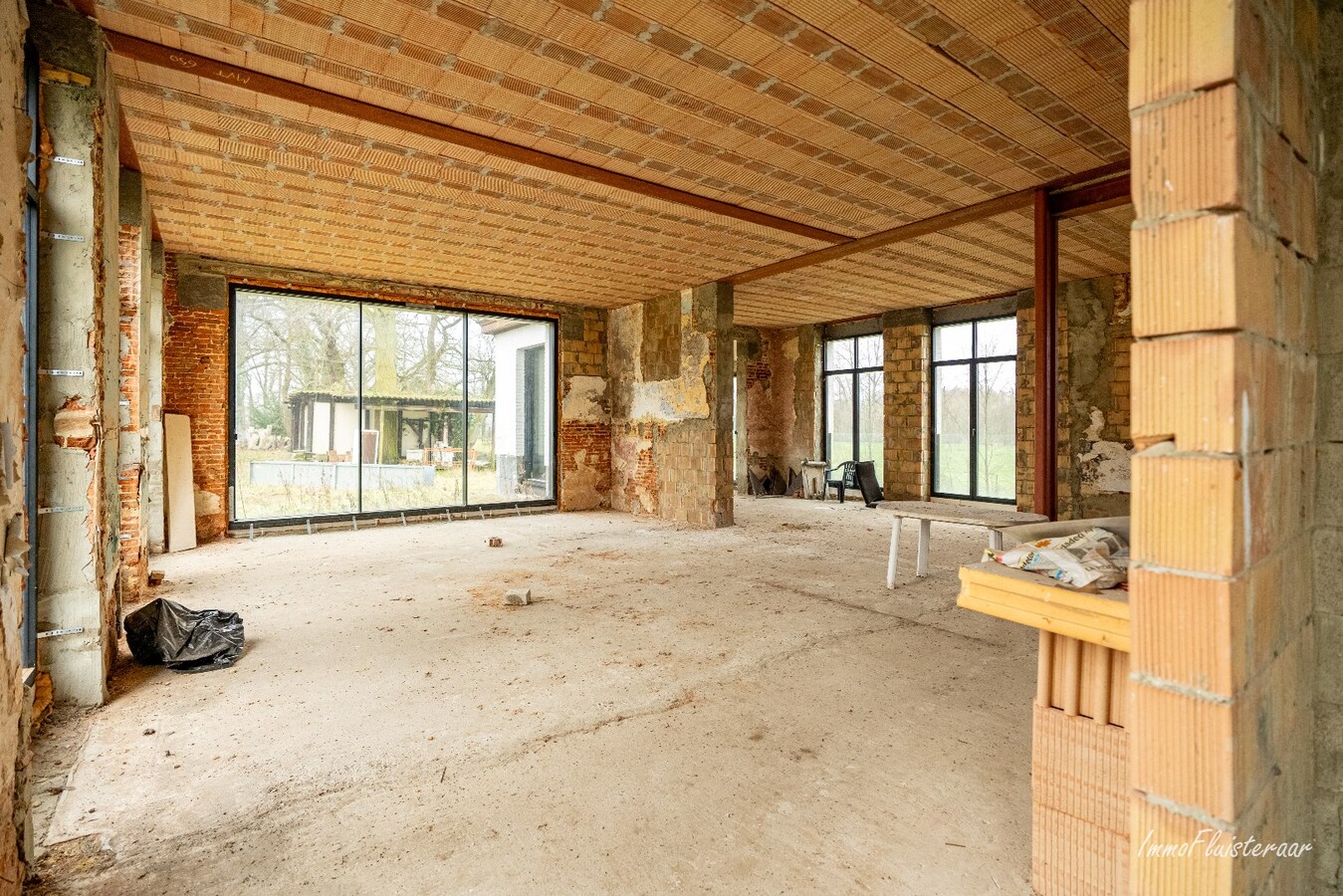 Uniek casco landhuis op een idyllische  locatie op ca. 8,26 ha te Diest 