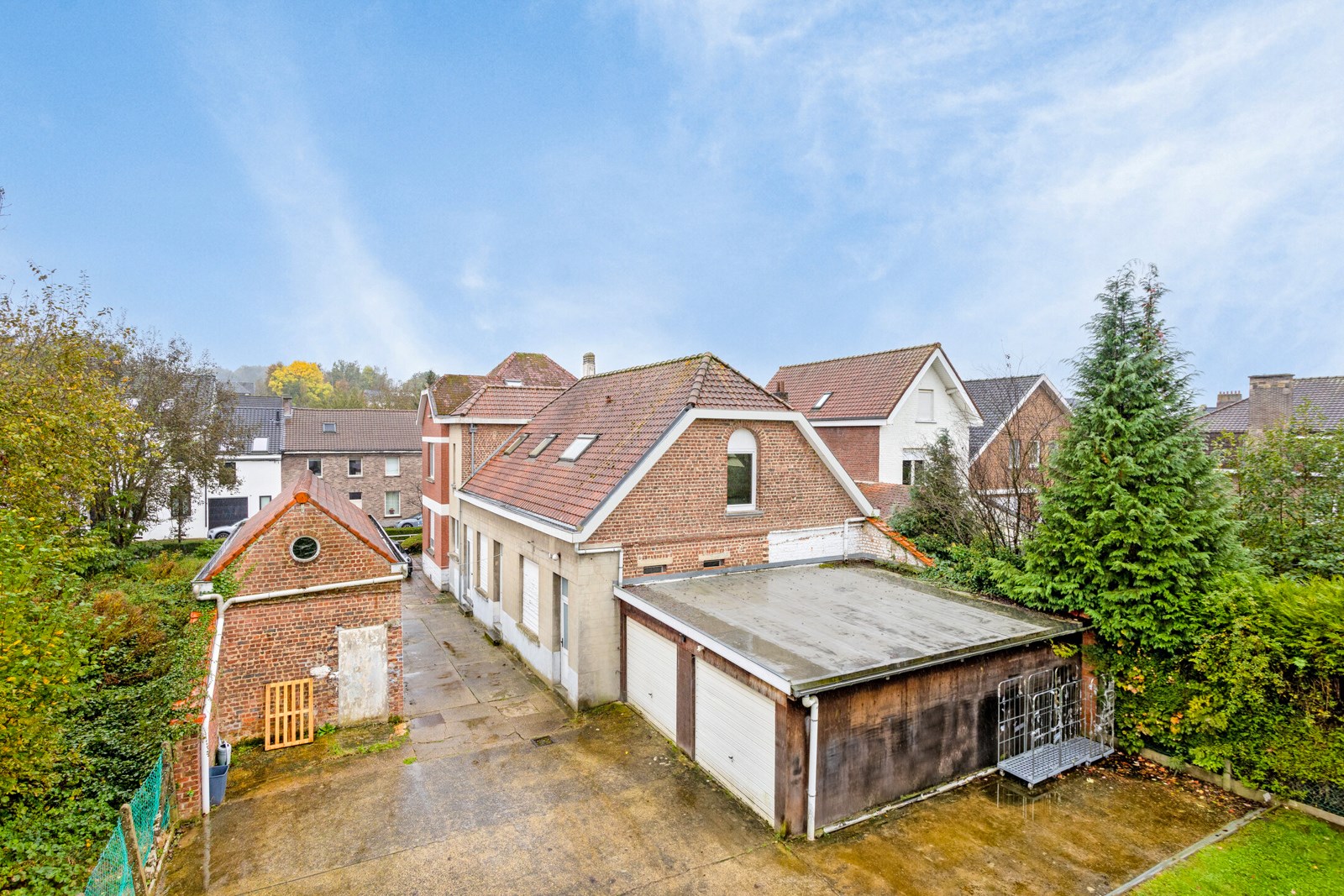 KANGOEROE WONING MET TUIN EN 3 GARAGE’S EN ATELIER 1652 ALSEMBERG (BEERSEL). 