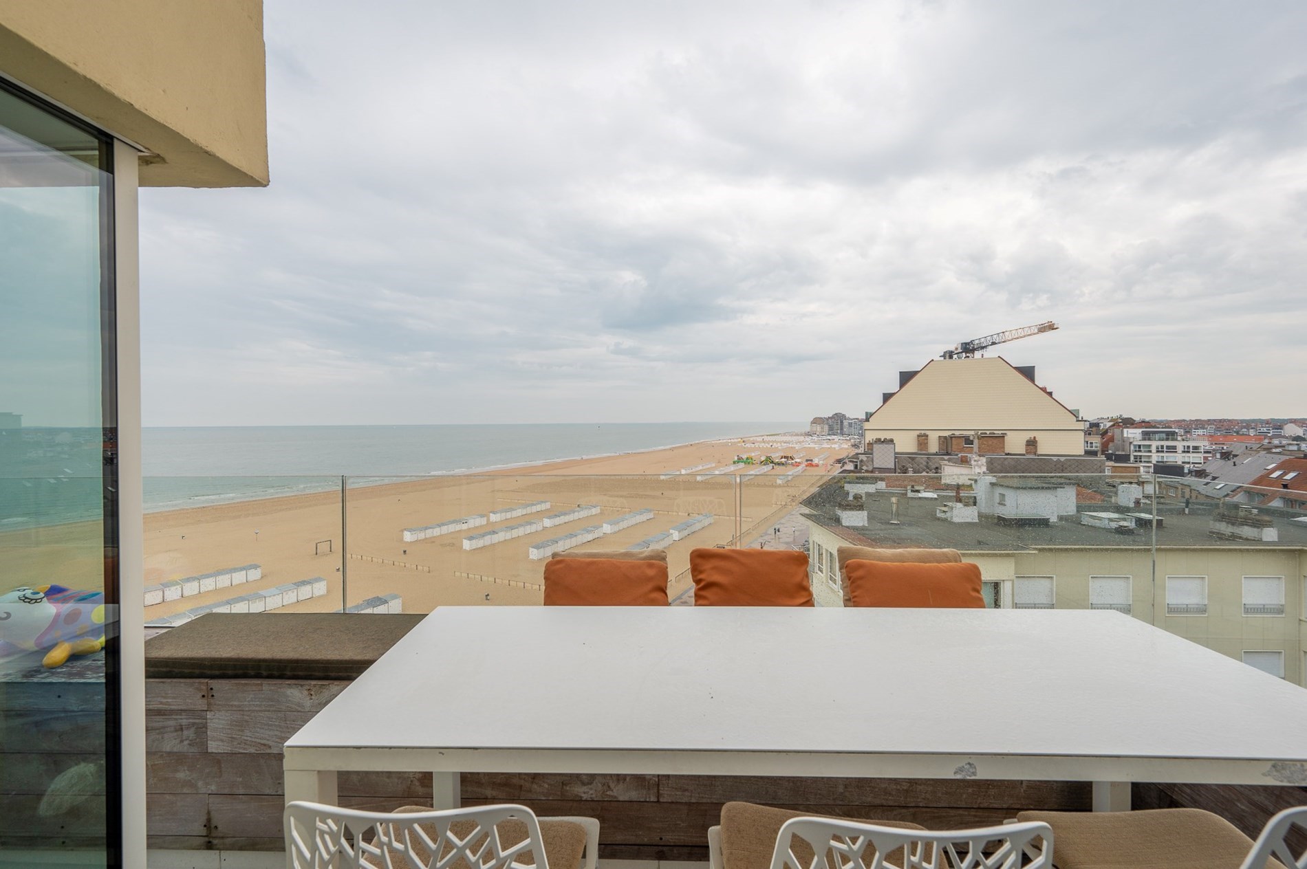 Gemeubeld - Luxe hoekappartement met panoramisch zeezicht en royale terrassen 
