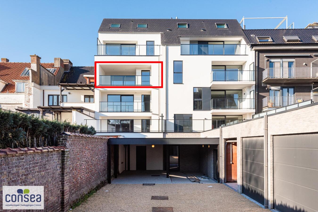 Lichtrijk appartement in het centrum van Maldegem met zicht op de kerk en overdekt terras van 15m&#178; 