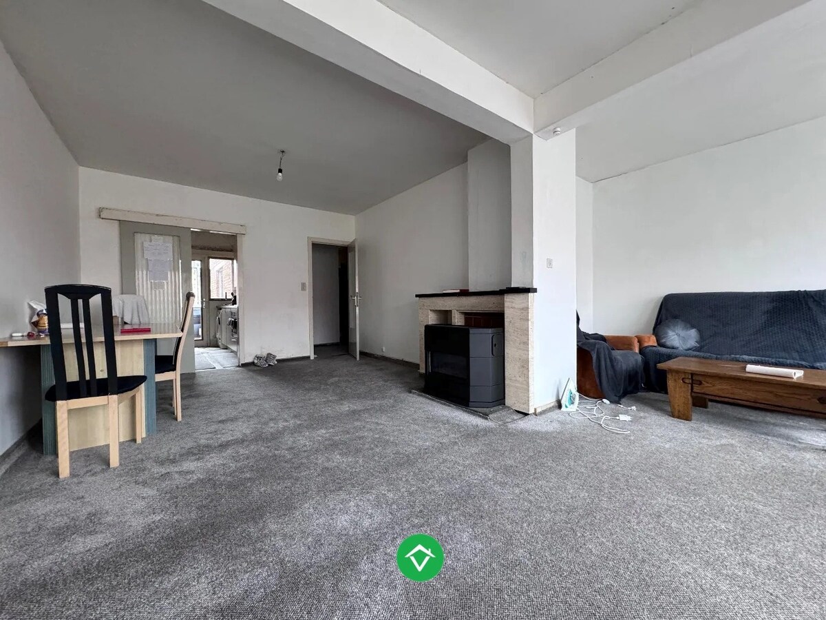 Opbrengsteigendom te koop met ruime garages in Oostende 