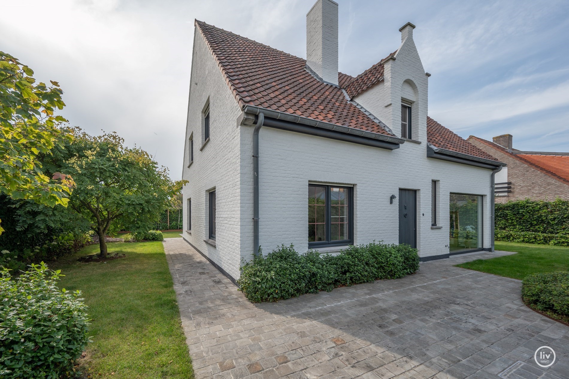 Centraal gelegen villa te Knokke-Heist (op een perceel van 601m2) in zeer goed onderhouden staat. 