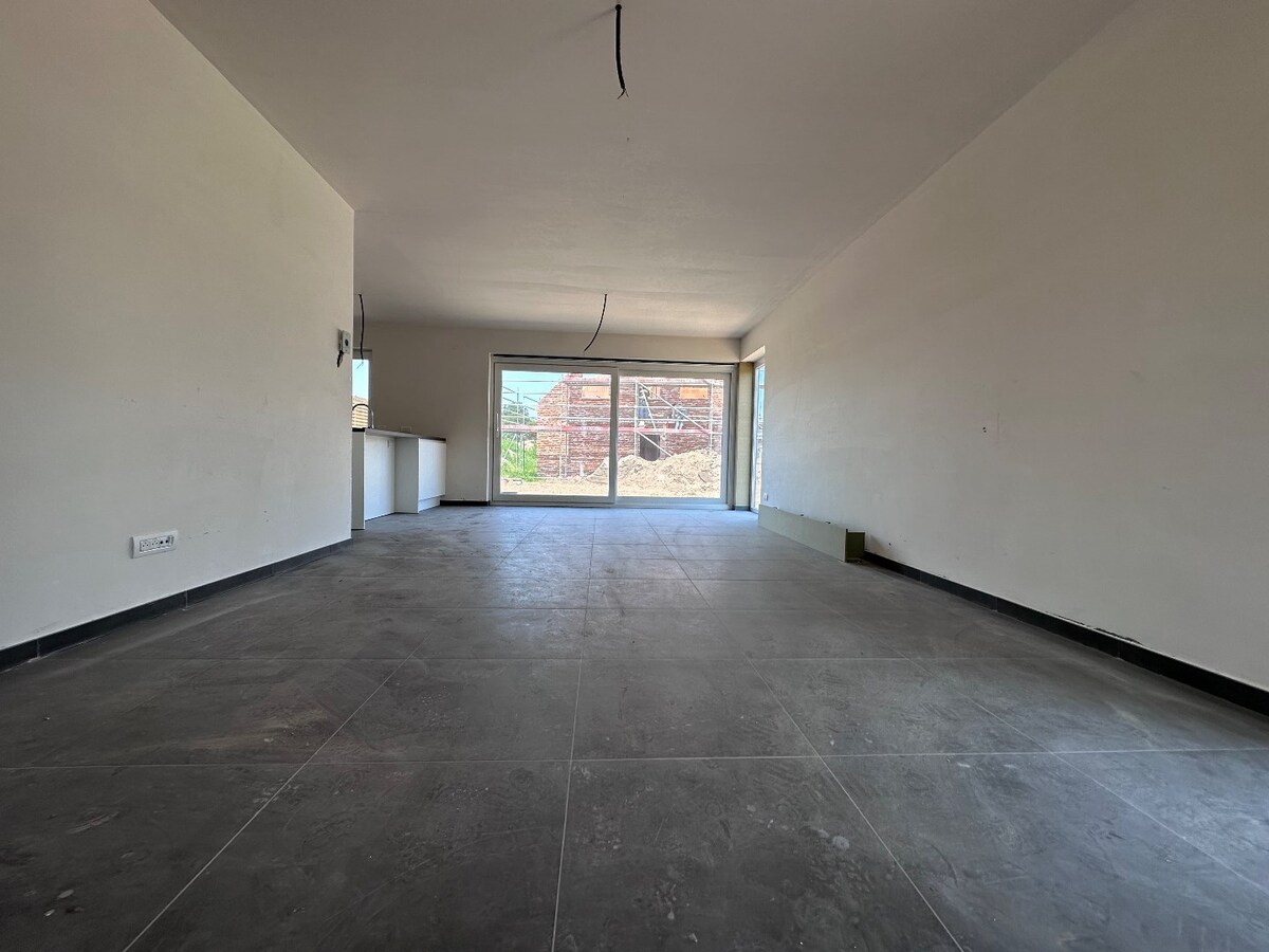 Nieuwbouwwoning met 4 slaapkamers en garage te Eernegem 