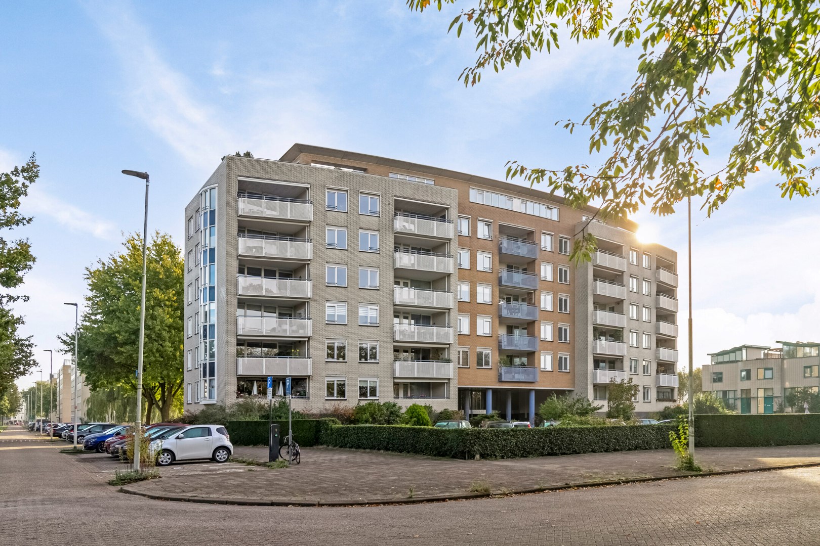 Aan het prinsenpark gelegen 3-kamer appartement met een ruim terras, eigen parkeerplaats en view naar de Skyline van Rotterdam! 