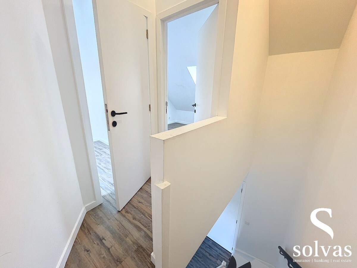 Gerenoveerde woning met 3 slaapkamers in Drongen met kwalitatieve afwerking. 