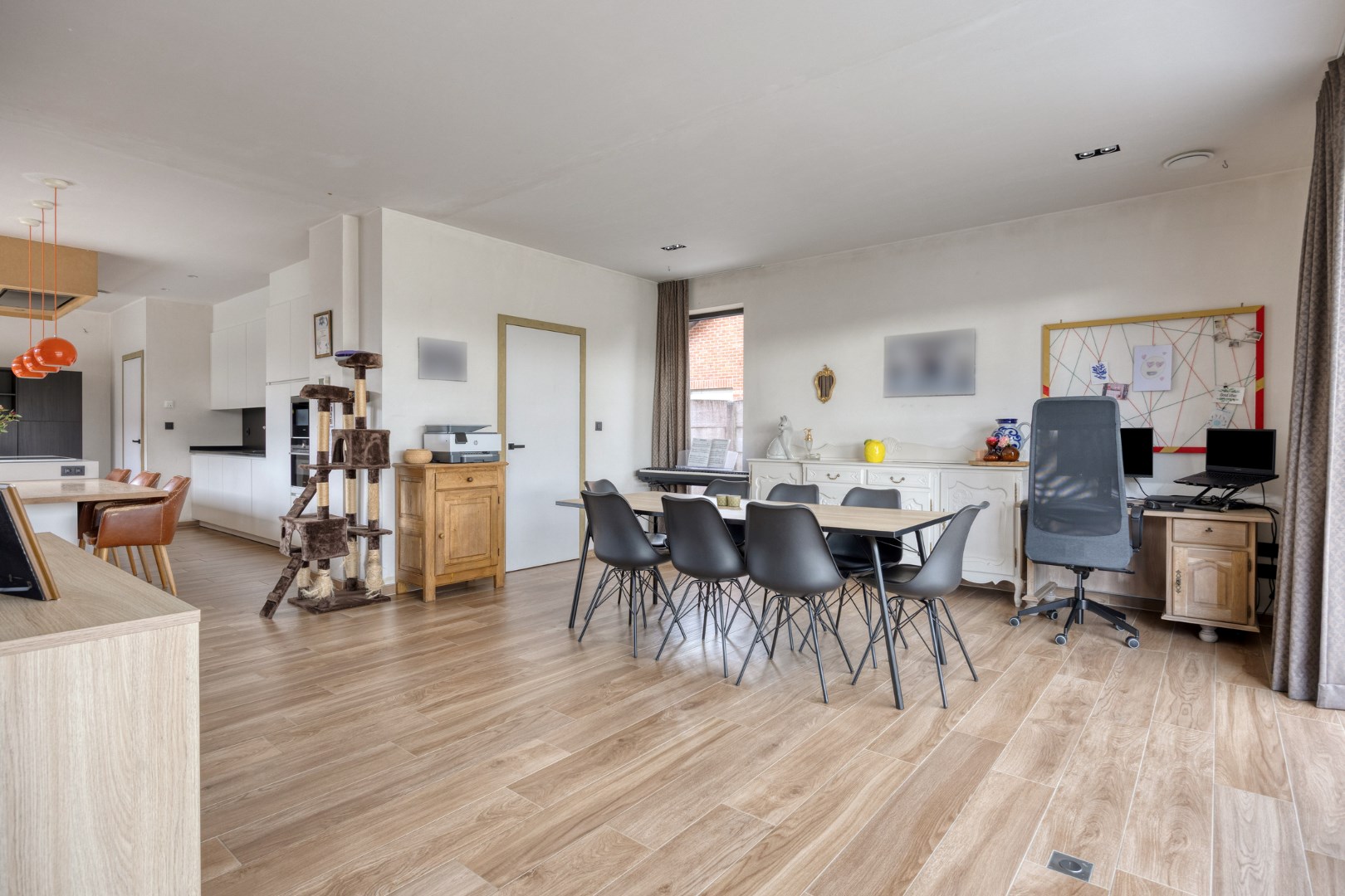 Energiezuinige gezinswoning met magazijn op ruim perceel van 10a 78ca in Balen-Hulsen 