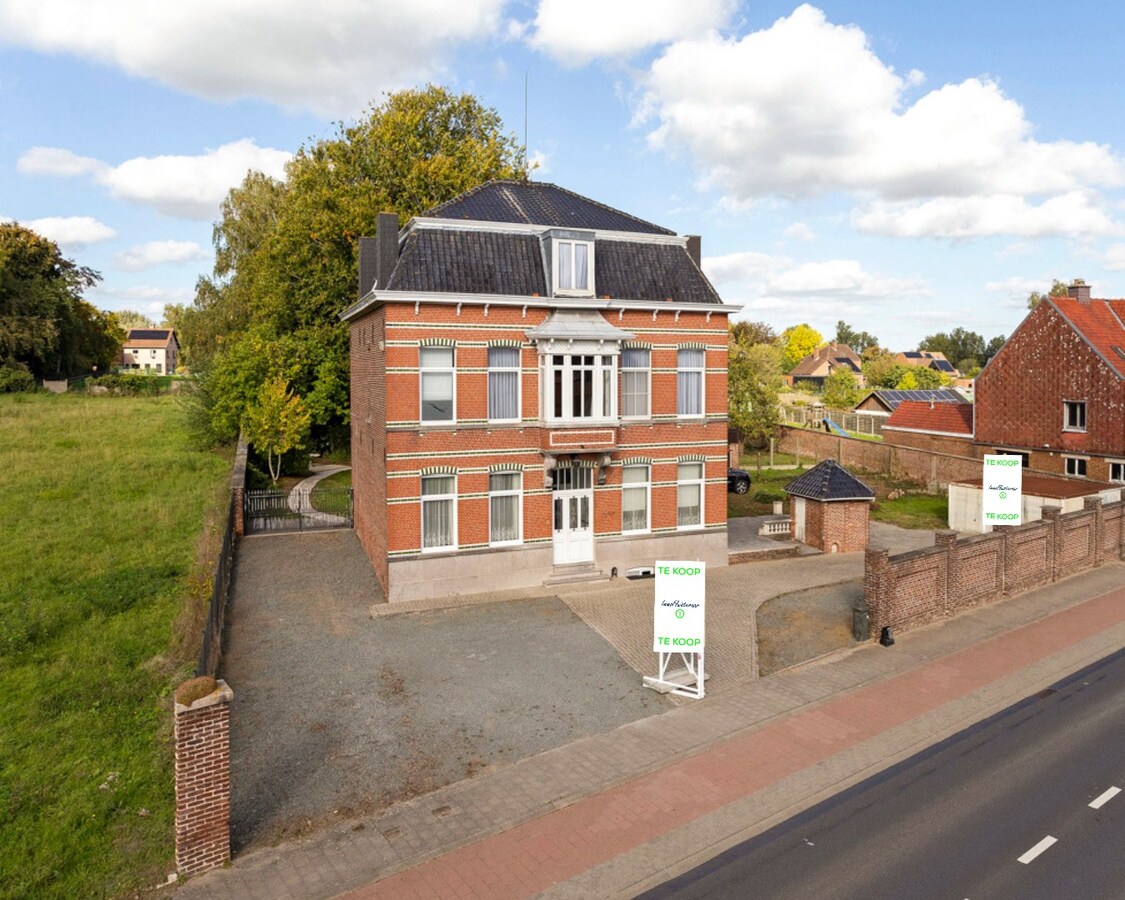 Characterful gentleman&#39;s residence with walled garden in Ophasselt 