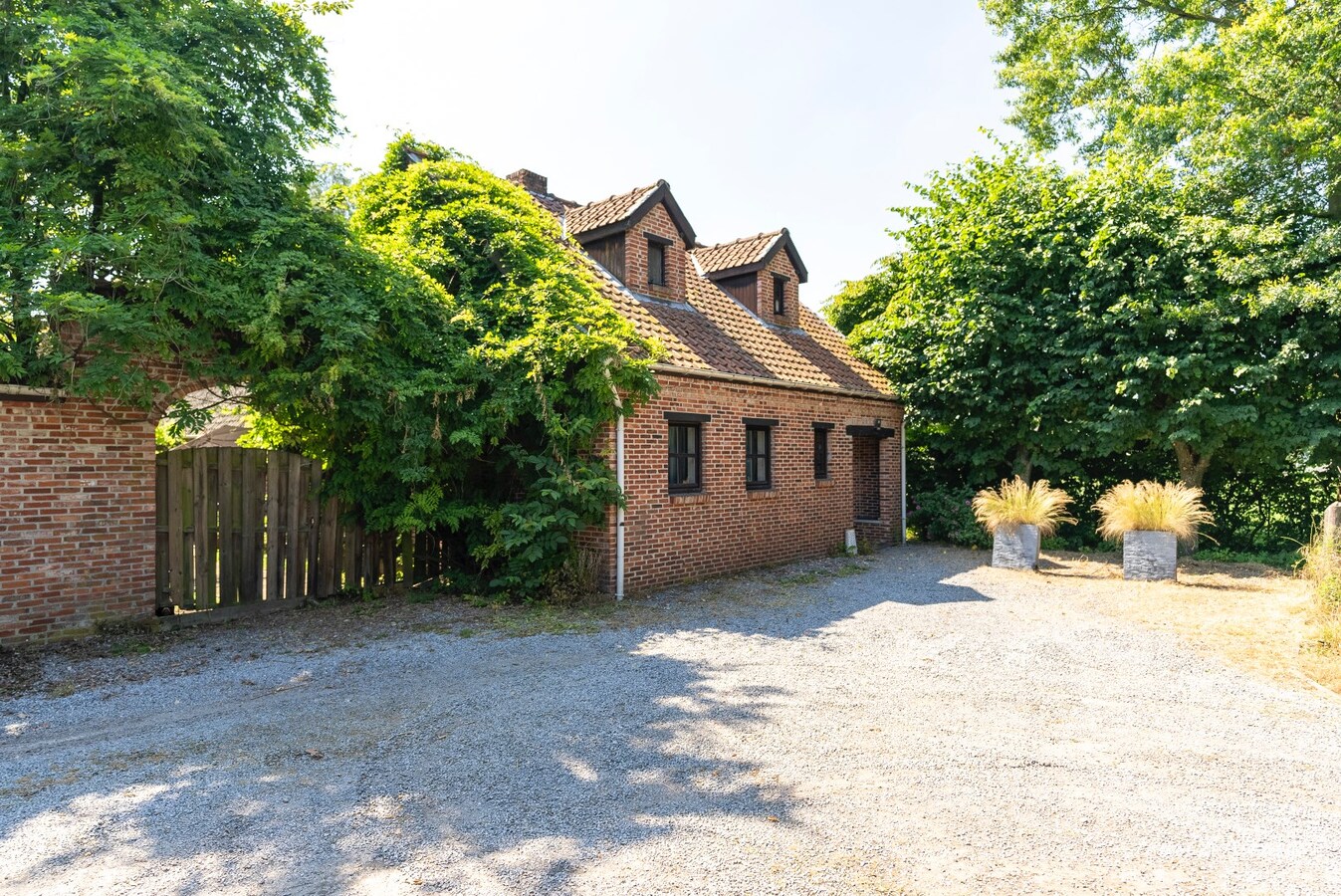 Prachtige hoeve met weilanden en stallen op ca. 2,1 ha te Kaulille (Bocholt) 