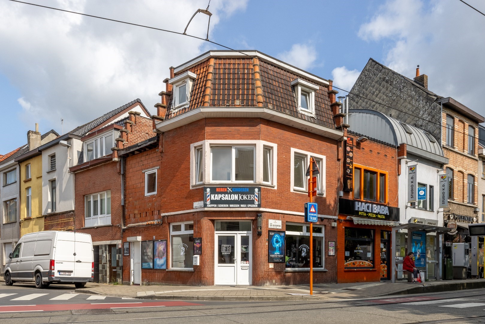 Te Renoveren Hoekwoning met Handelsgelijkvloers op Edmond Van Beverenplein 9, Gent 