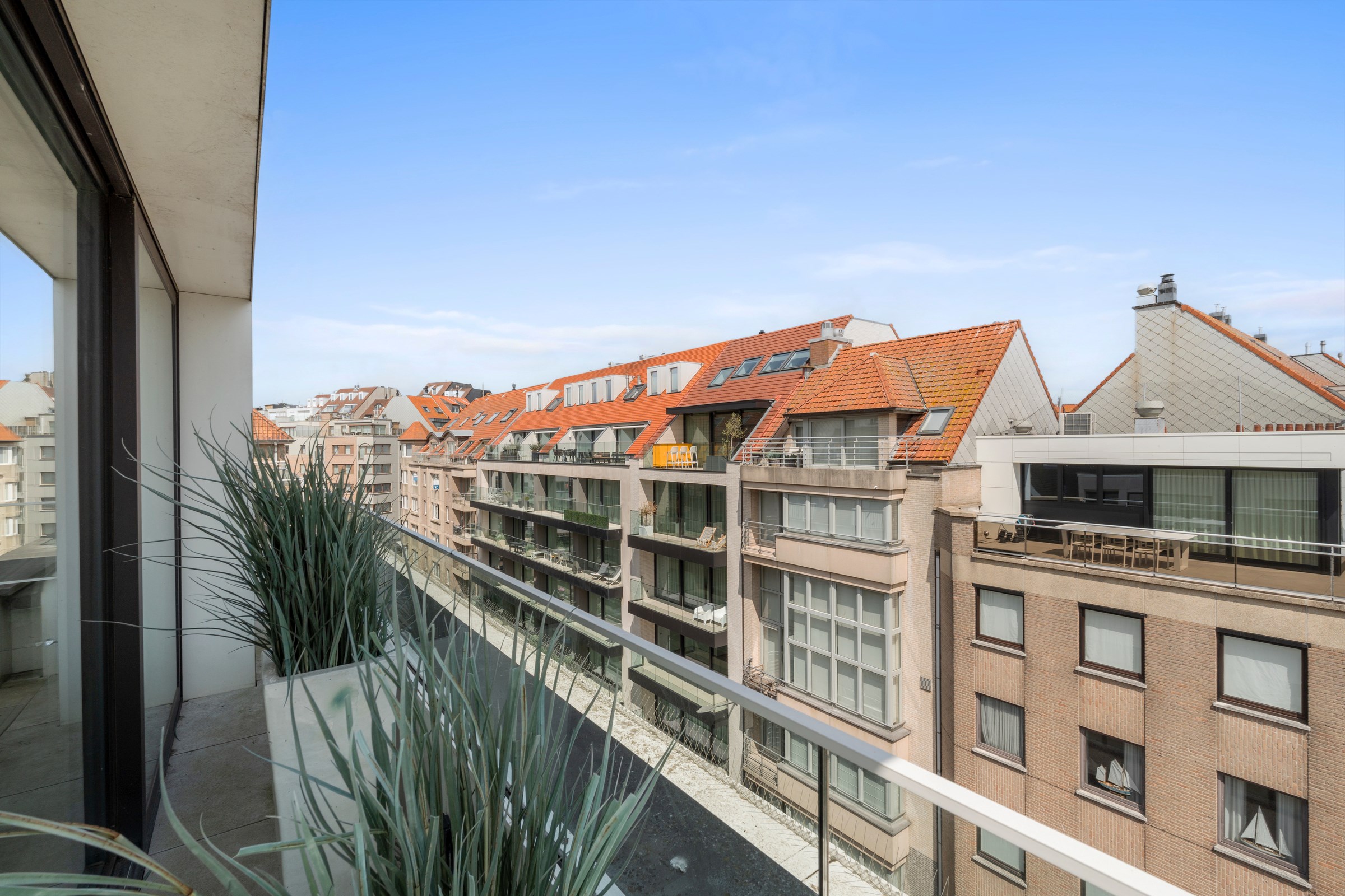 Luxueus duplex-hoekappartement, voorzien van alle comfort, nabij het Rubensplein (Mogelijkheid tot aankoop van een inpandige garage-staanplaats) 