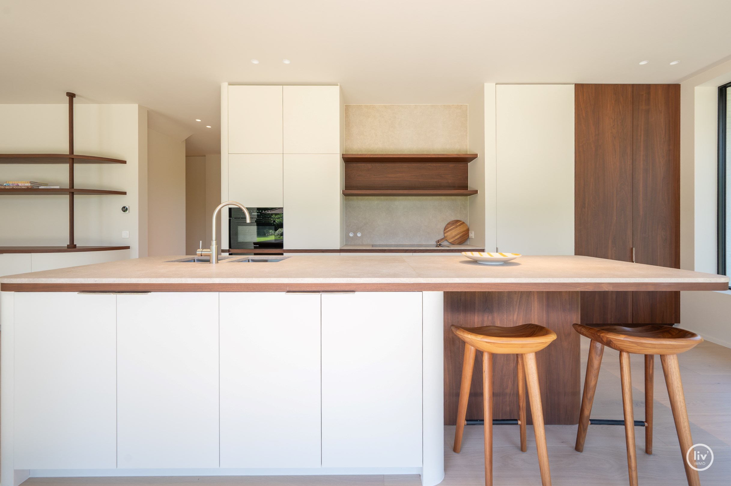Journ&#233;e portes ouvertes samedi 4/07 de 14h &#224; 16h. Villa neuve exclusive avec piscine et jardin orient&#233; sud sur un grand terrain de 1.071m2. 