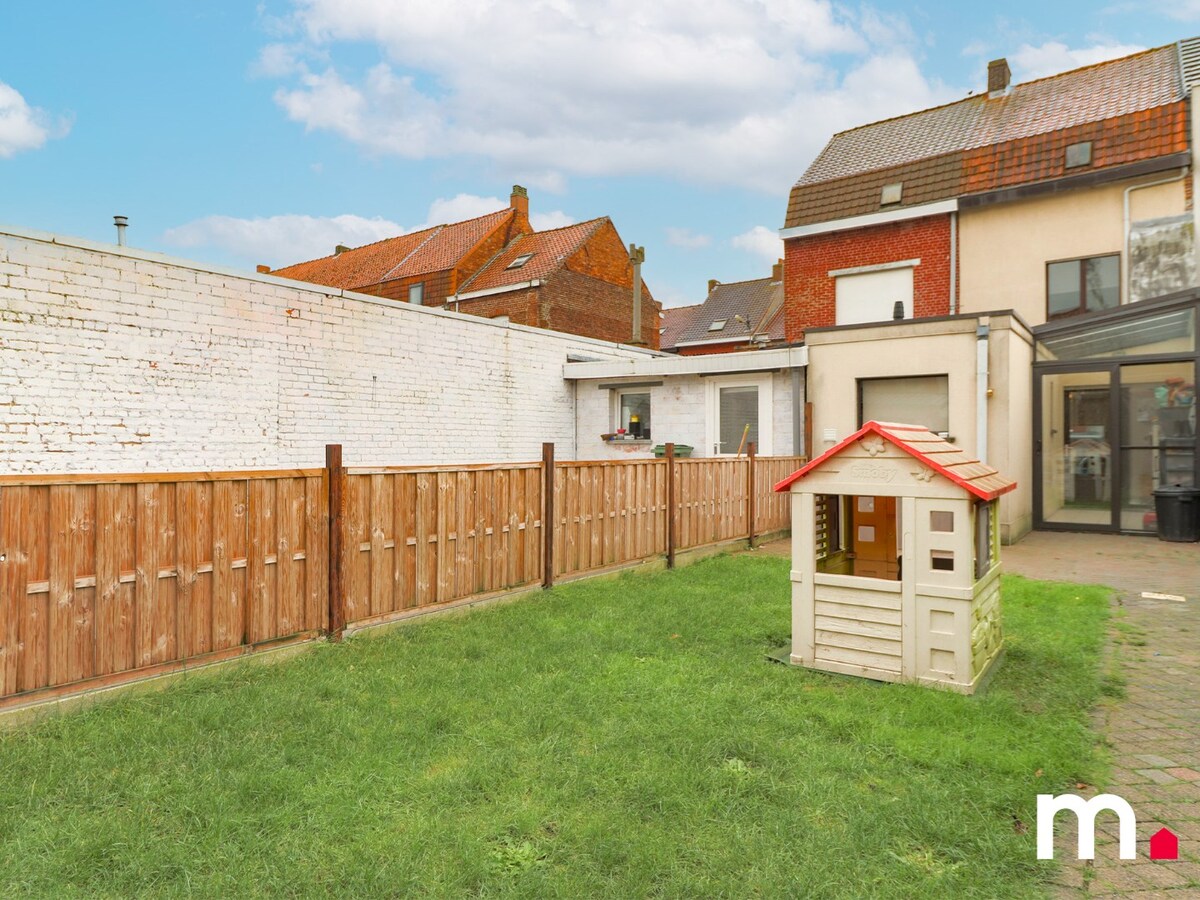 Goed gelegen woning met uitweg en garage te Wervik ! 