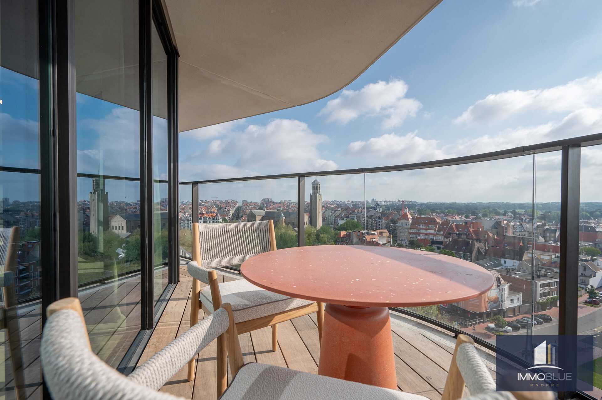 Luxueus appartement met zeer ruim terras gelegen in de exclusieve residentie The Tower. 