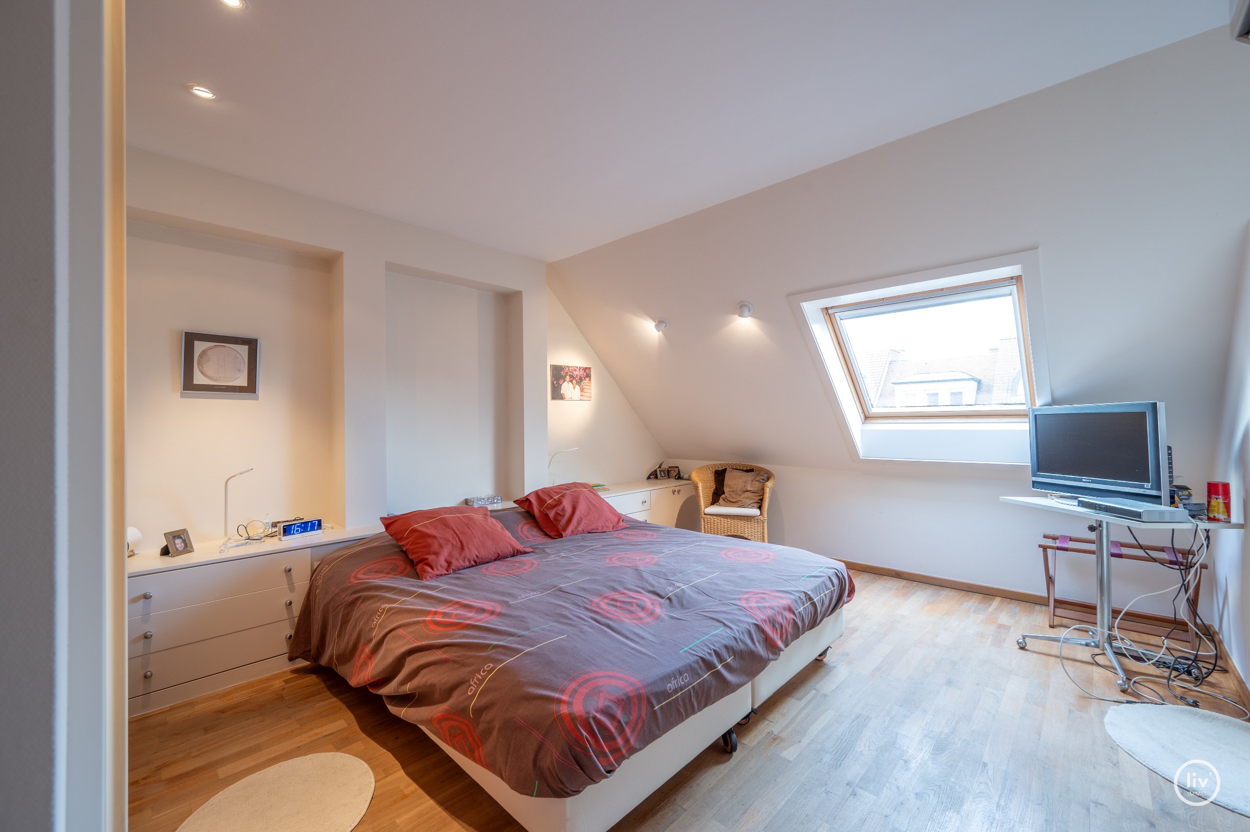 Ruim en zonnig dakappartement (227 m2) met ca. 33m&#178; terrassen gelegen in het centrum van Knokke, op wandelafstand van de Zeedijk en het Rubensplein. 