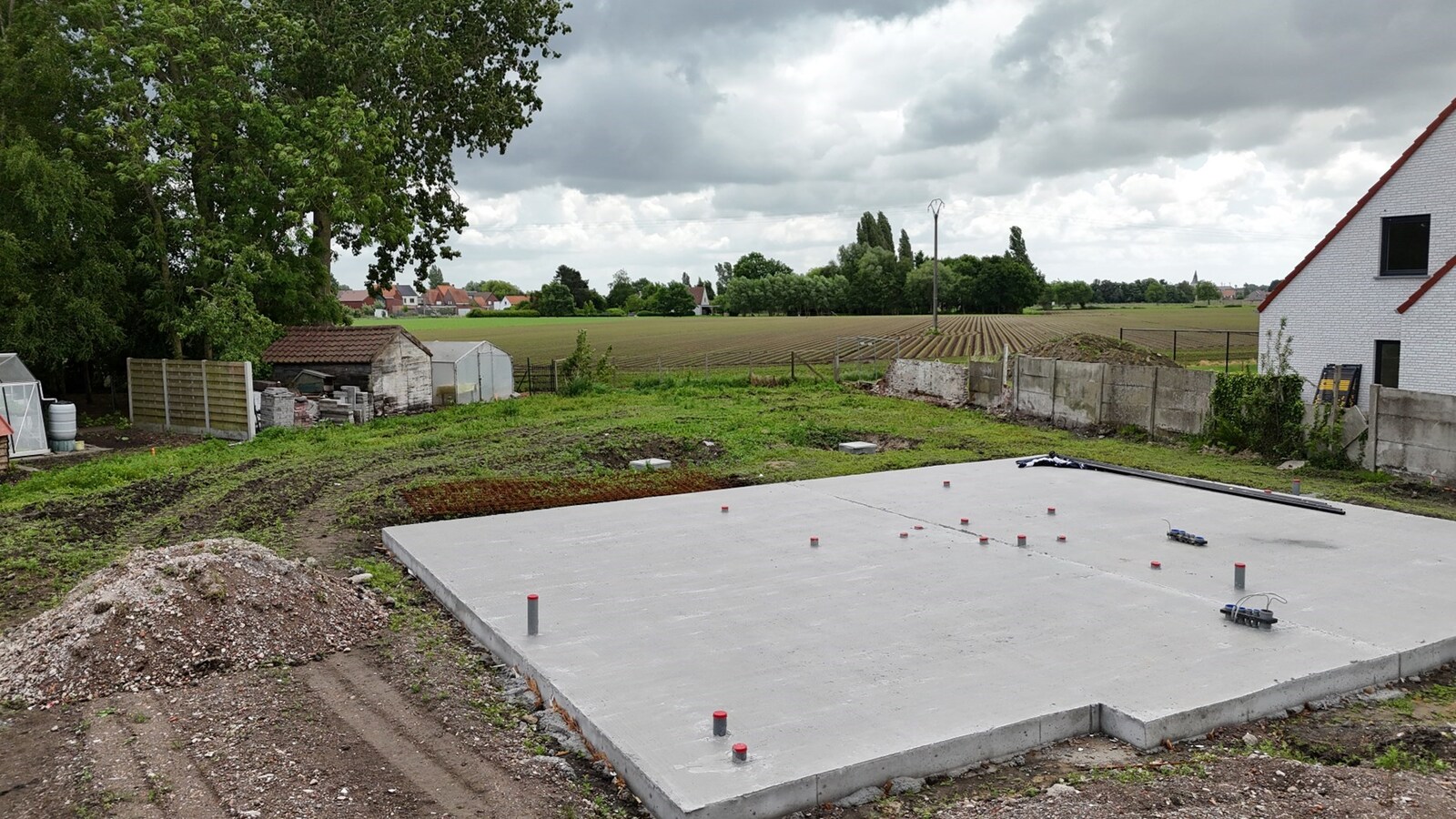 Nieuwbouwwoning met 4 slaapkamers en tuin te Koekelare 