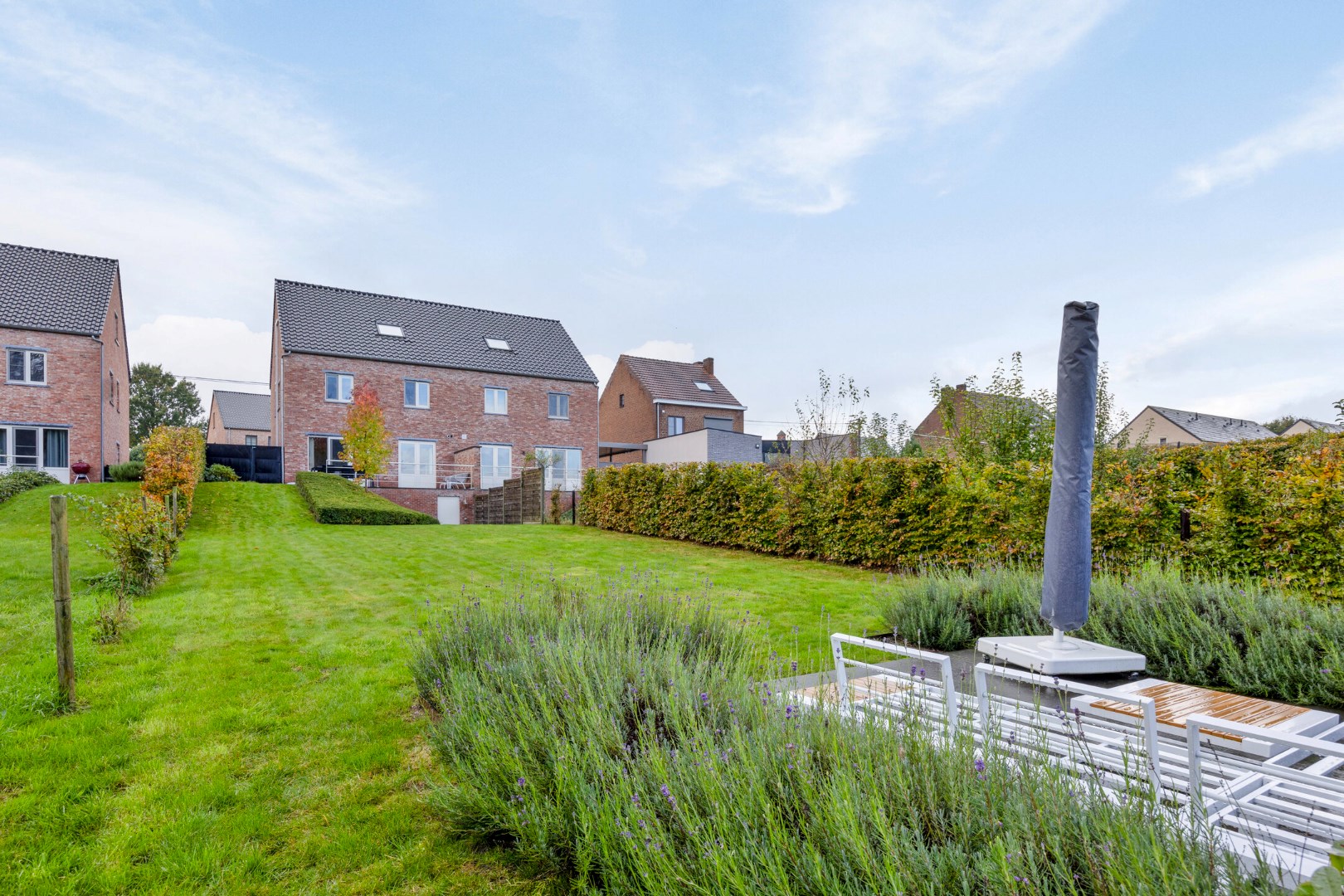 Ruime halfopen bebouwing met prachtige tuin in Bierbeek - EPC 121 kWh/m&#178; - bewoonbare opp. 189 m&#178; 