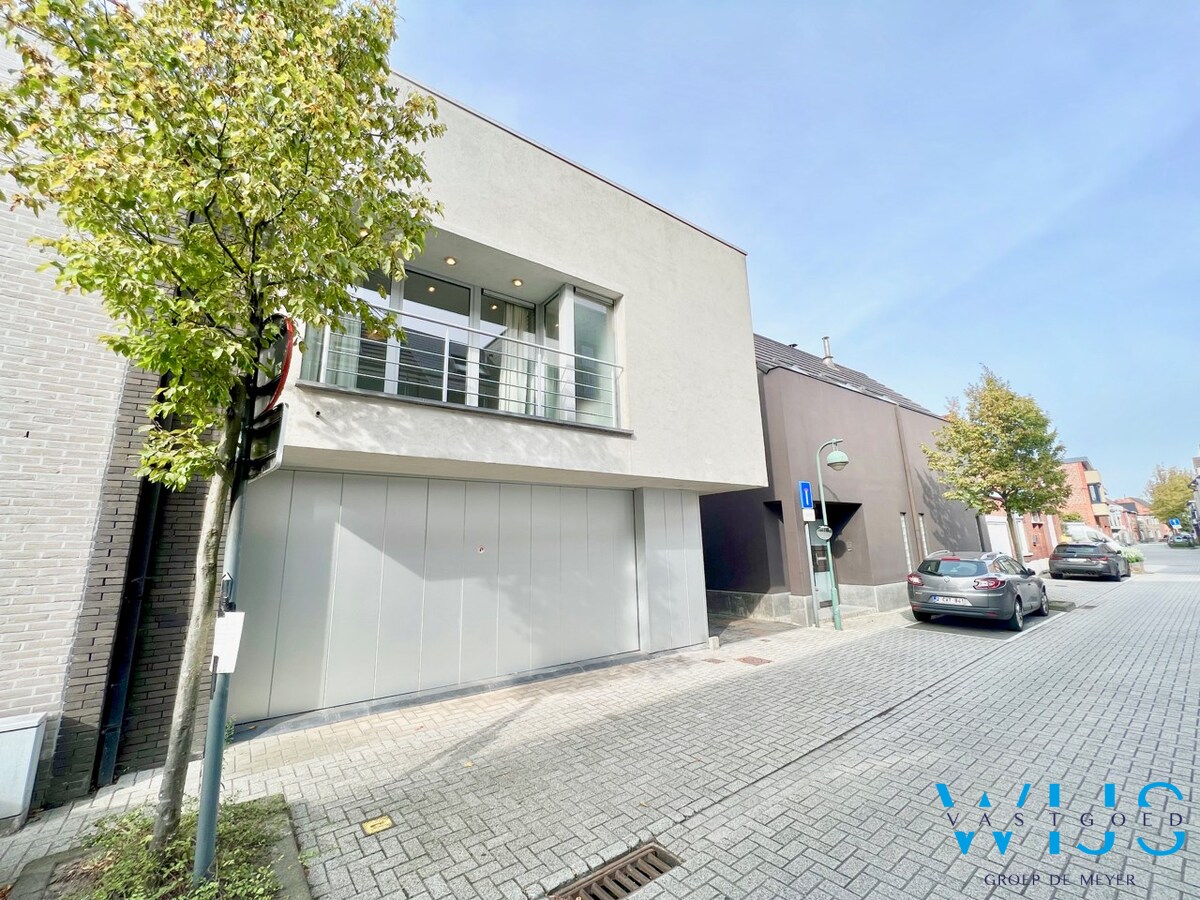 Uniek lichtrijk tweeslaapkamerappartement in hartje ERTVELDE! 