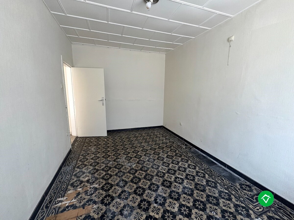 Unieke ruime eigendom op 1169 m&#178; grond met voormalige handelsruimte in centrum Koekelare 