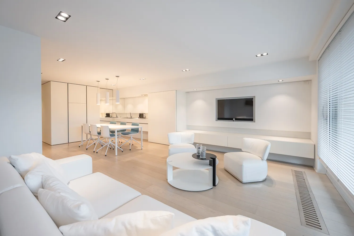 Appartement récent avec 2 chambres à coucher et terrasse sud situé sur l'avenue du zoute à Knokke. 