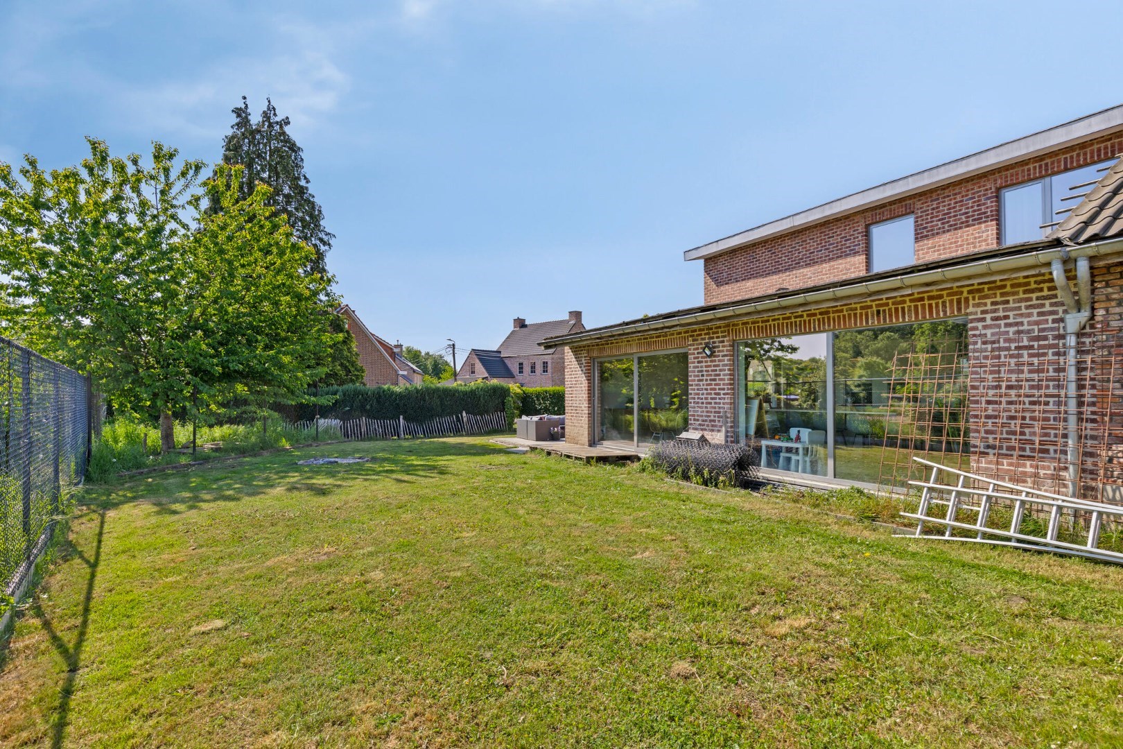 Goed gelegen open bebouwing met 4 slaapkamers en tuin in Kerkom - EPC 540 kWh/m&#178; - bewoonbare oppervlakte 238  m&#178; 