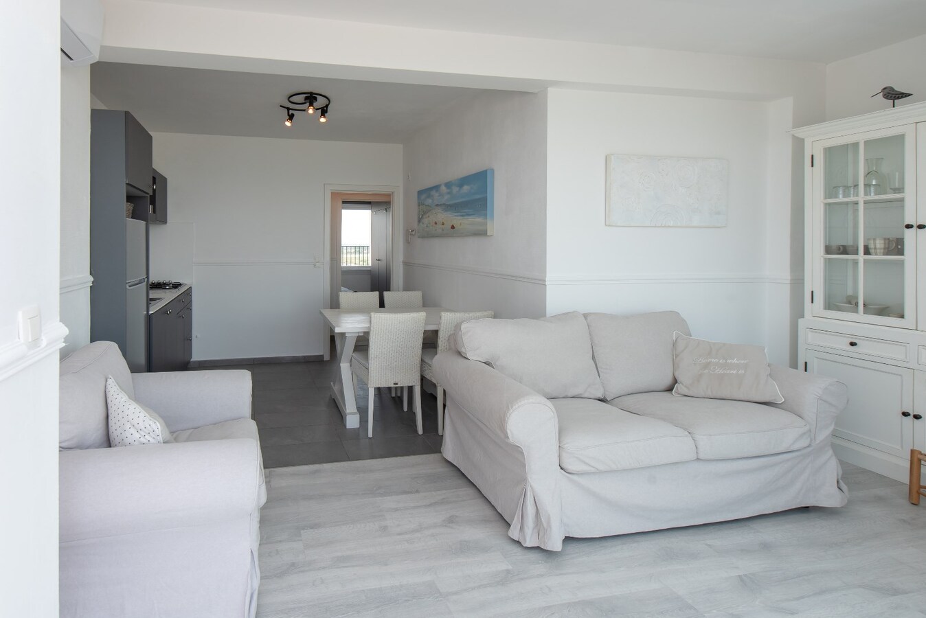 Instapklare Penthouse met 2 ruime terrassen op de zeedijk 