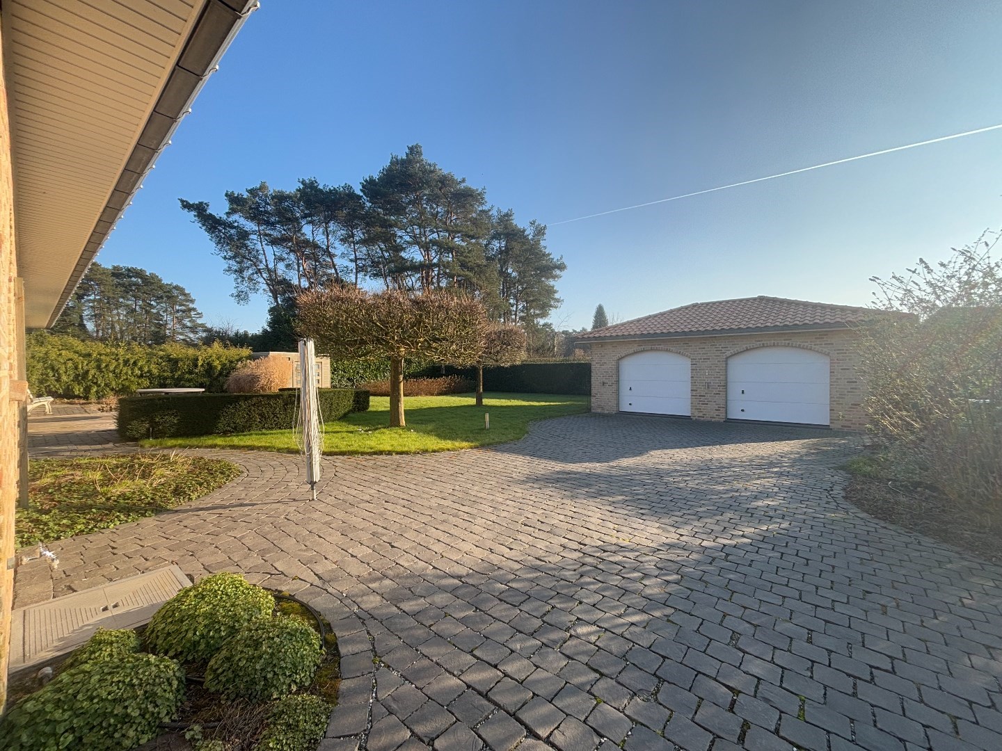 Instapklare zuiderse villa met 5 slpk. op 15a in rustige, groene omgeving te Balen 