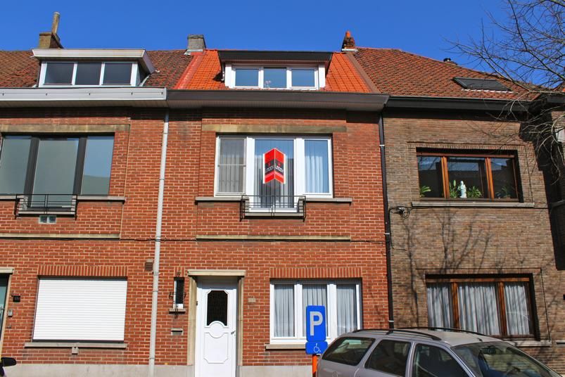 Residentieel gelegen, mooie instapklare woning met heerlijk zonnige koer 