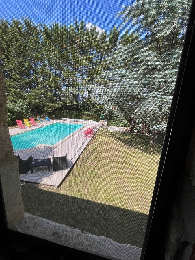 MAREUIL EN PERIGORD Gerenoveerd landelijk huis met gite en verwarmd zwembad 