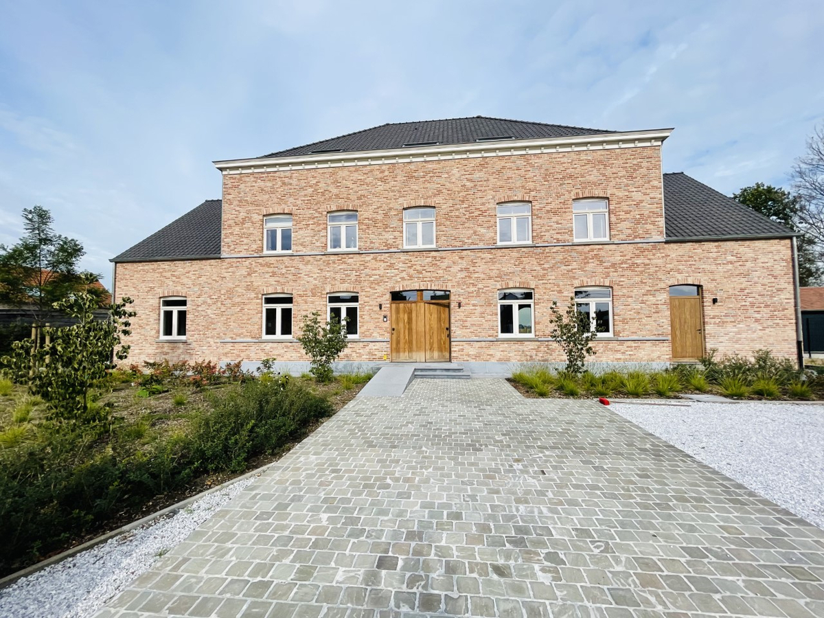 INSTAPKLAAR NIEUWBOUW DAKAPPARTEMENT MET TERRAS EN CARPORT 