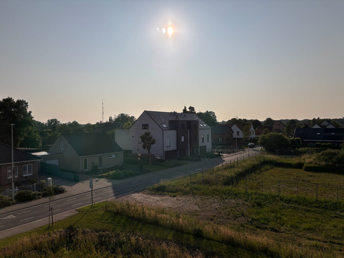 Stijlvol nieuwbouwappartement met zonneterras en garage in het hart van Sint-Antonius 