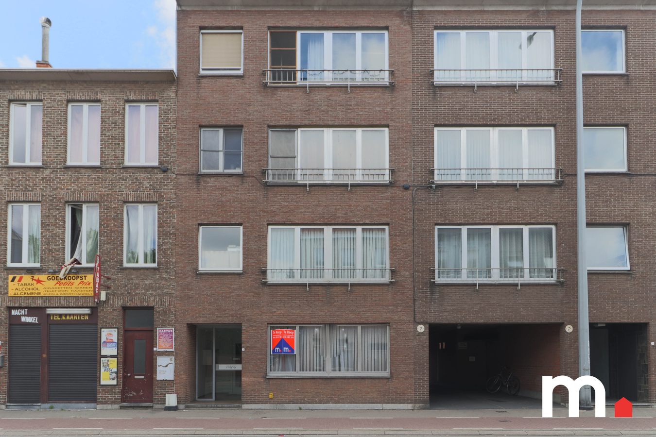 Instapklaar appartement met zeer groot terras en uitweg te Kortrijk! 