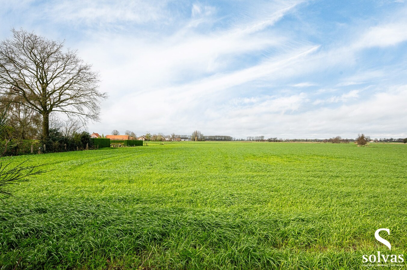 Woning met veel potentieel en zicht over de velden 