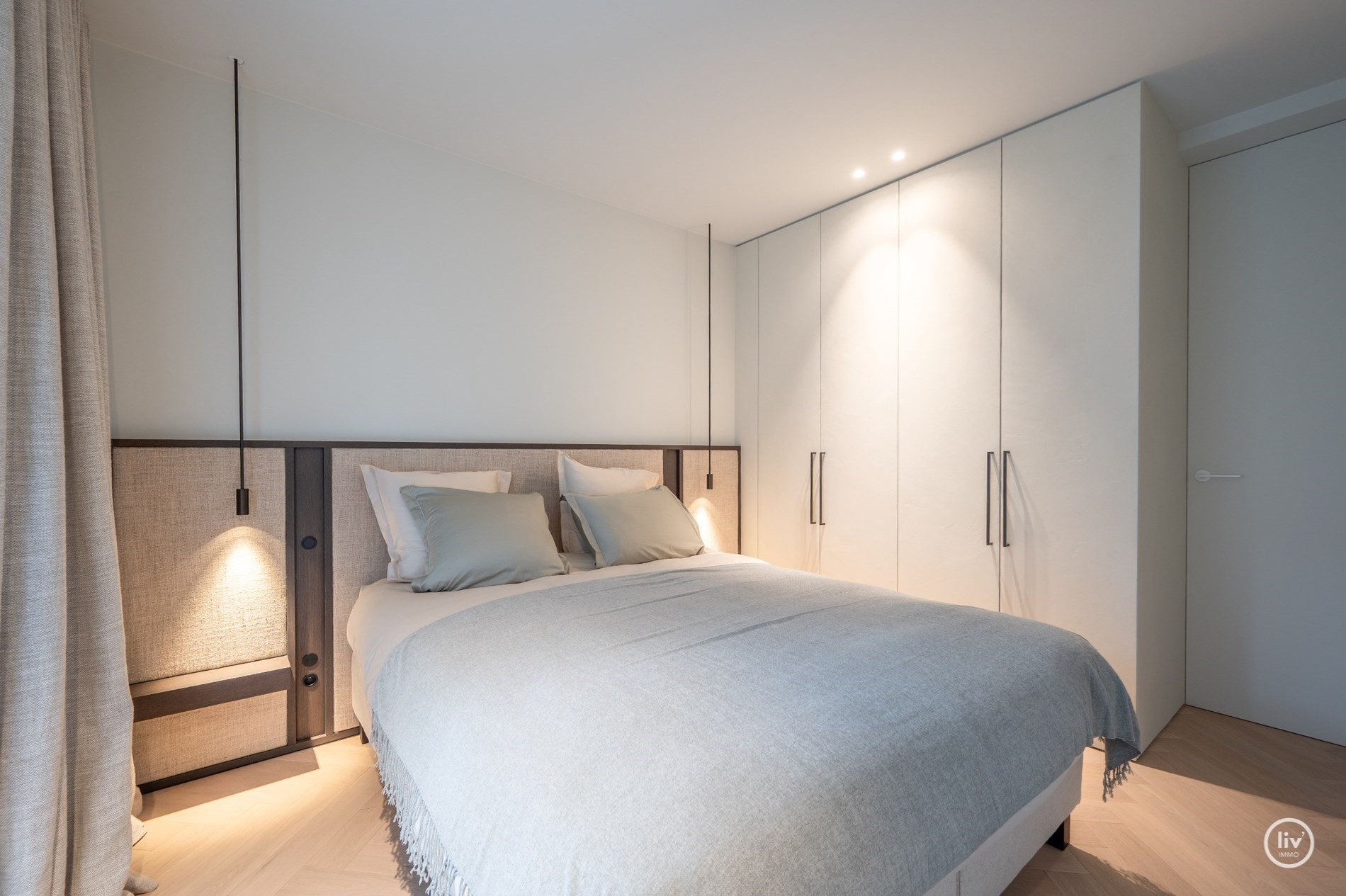 OPENDEURDAG vrijdag 11 juli 2025 van 16:15 tot 18:00 in de Van Bunnenlaan 32, 8300 Knokke-Heist. Magnifiek gerenoveerd appartement van 150 m&#178; met open zicht op de Heilighart kerk – Dumortierlaan, Knok 