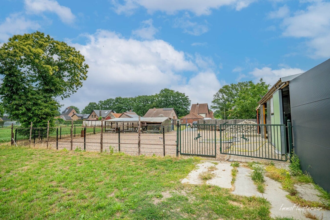 Maison r&#233;nov&#233;e avec des &#233;curies sur environ 1,1 ha &#224; Peer 