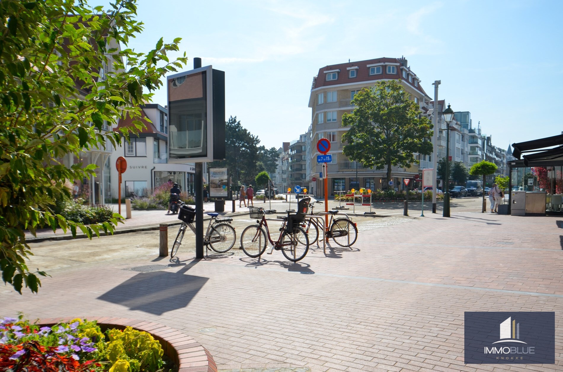 Centraal gelegen winkelruimte met uitstekende visibiliteit gelegen nabij het Driehoeksplein. 