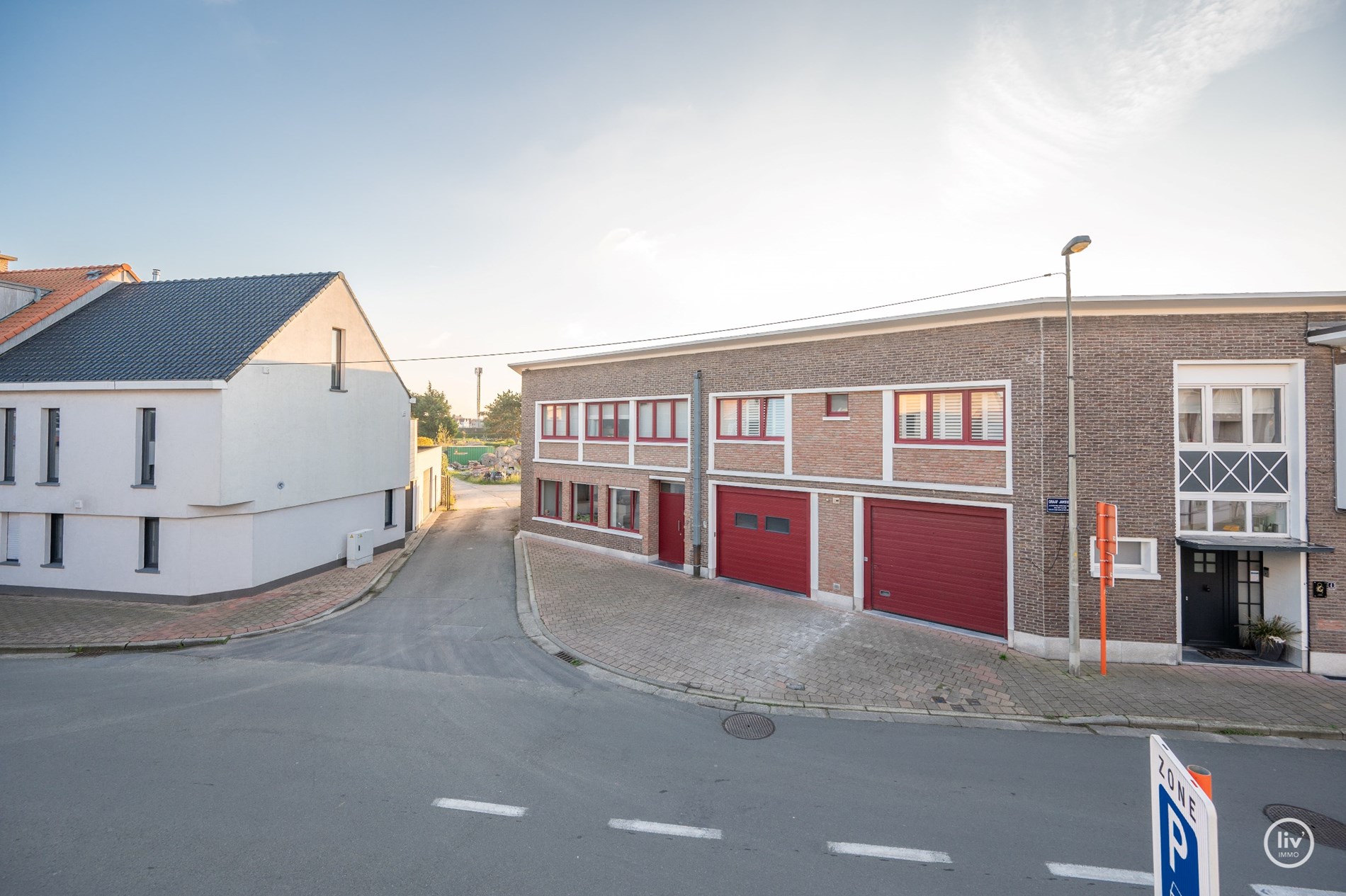 Appartement soign&#233; et contemporain avec une belle terrasse d&#39;angle orient&#233;e au sud, situ&#233; dans le vieux Knokke &#224; distance de marche du march&#233; aux l&#233;gumes de Knokke. 