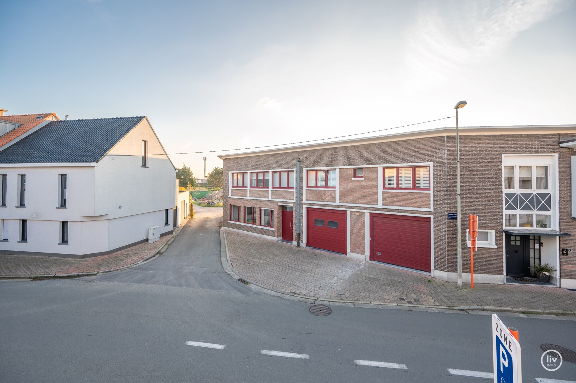 Verzorgd, hedendaags appartement met mooi zuidgericht hoekterras, gelegen in Oud Knokke op wandelafstand van de Groentemarkt te Knokke . 