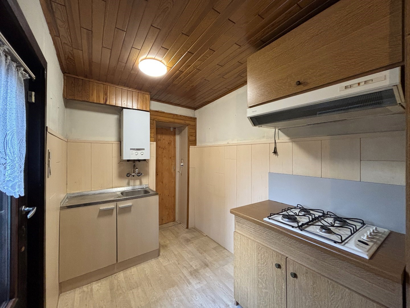 Te renoveren woning met 2 ruime slaapkamers in Mol 