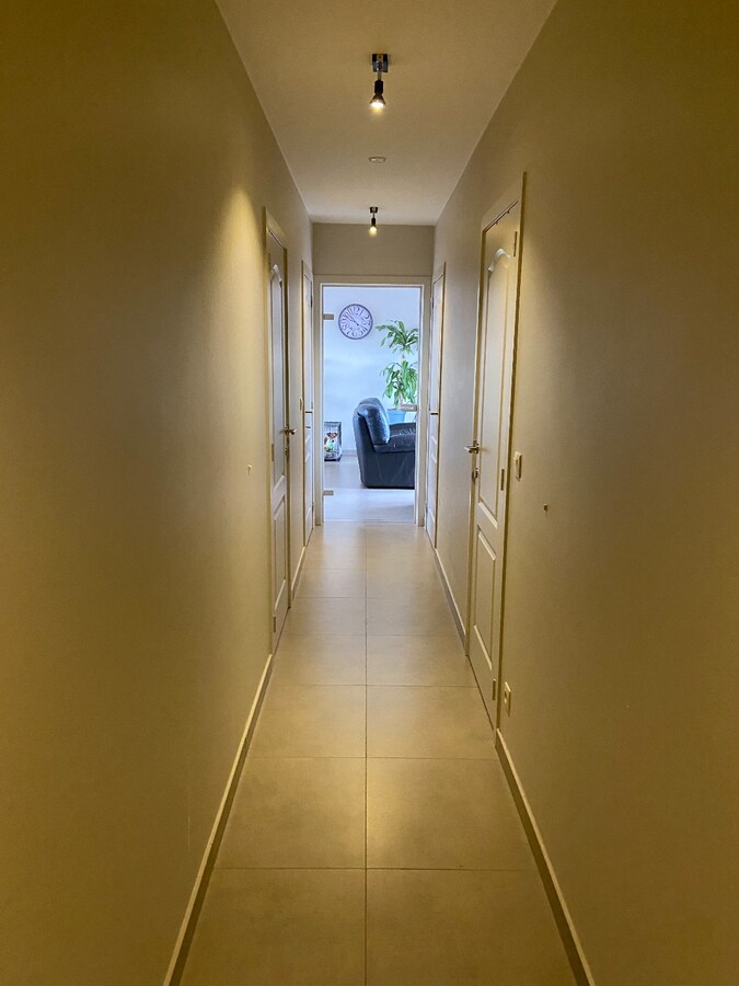 In het centrum gelegen dakappartement met 2 zonneterrassen te Koekelare 