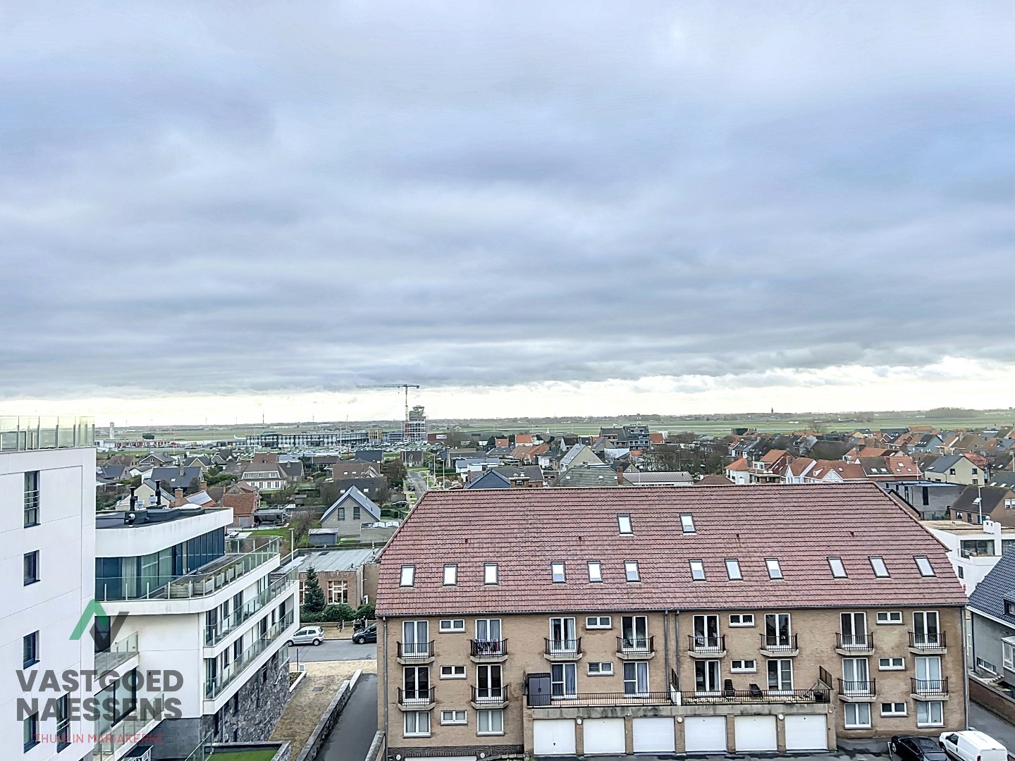 STUDIO PR&#202;T &#192; L&#39;EMPLOI AVEC TERRASSE ENSOLEILL&#201;E 