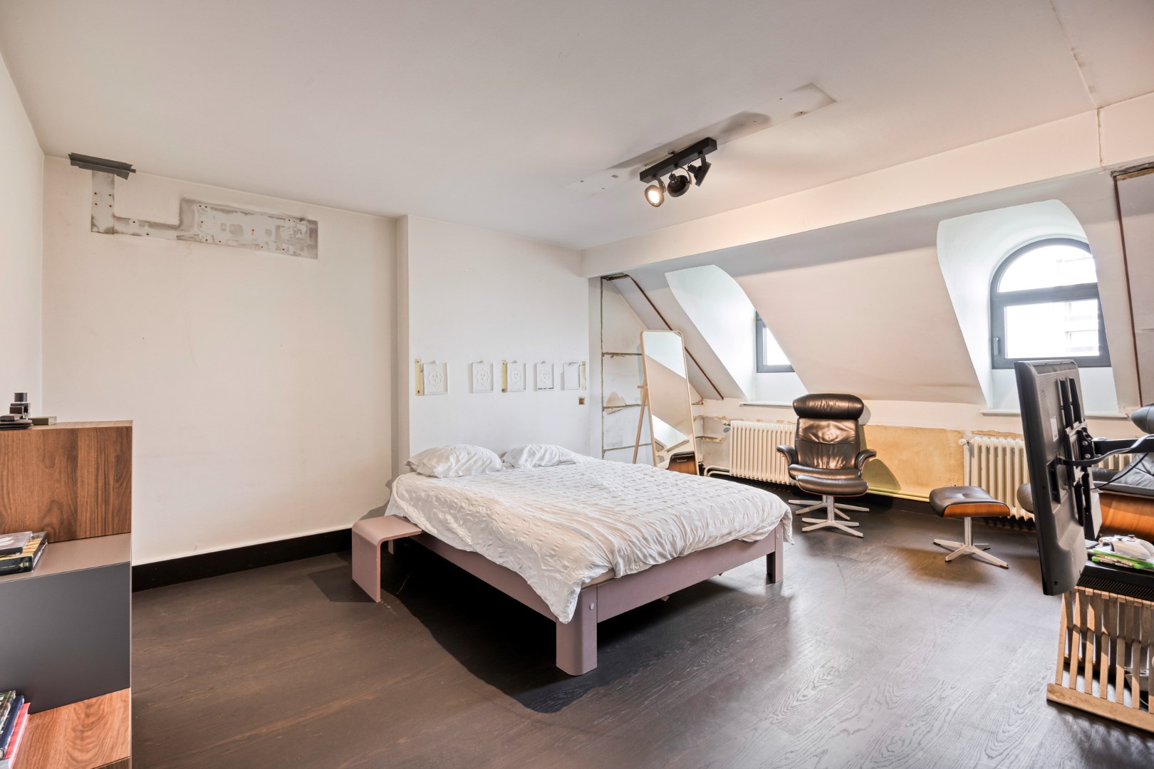 Prachtig herenhuis op de Tiensevest met mogelijkheid tot praktijkruimte - bewoonbare opp. 555 m&#178; 