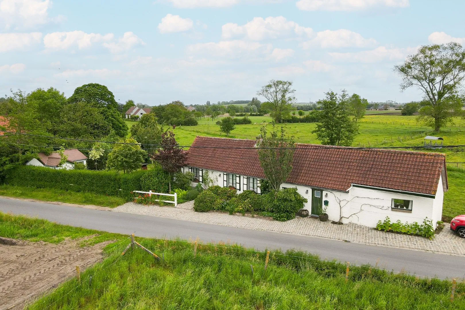 Charmante hoeve op 440 m² in uiterst rustige en groene omgeving te Koekelare 