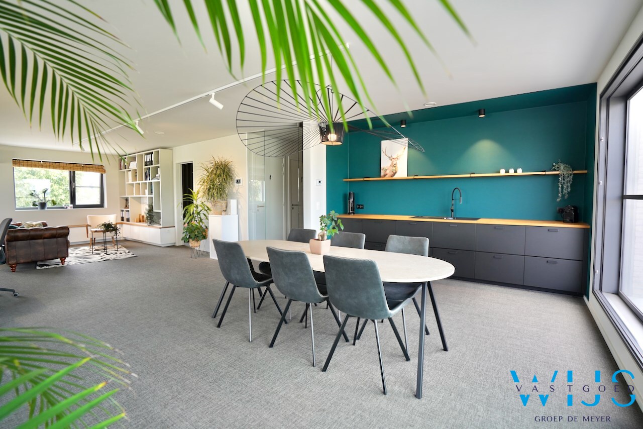 Zeer tof kantoor van 130m&#178; te Assenede ! 