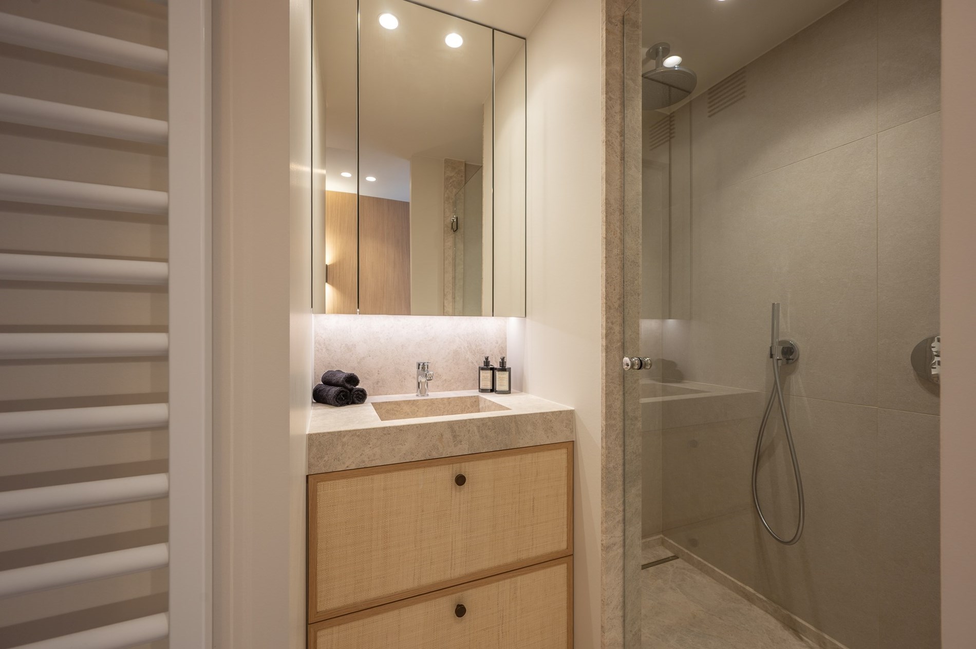 Appartement enti&#232;rement r&#233;nov&#233; et pr&#234;t &#224; emm&#233;nager avec 3 chambres dans un emplacement privil&#233;gi&#233; &#224; Knokke. 