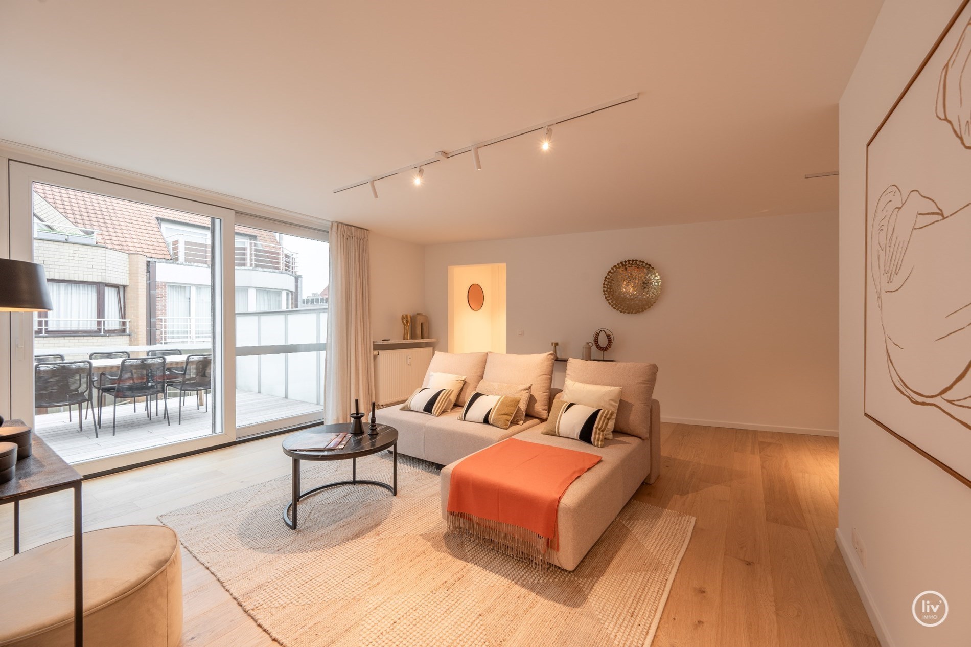 Penthouse enti&#232;rement r&#233;nov&#233; avec grande terrasse ensoleill&#233;e &#224; Knokke-Heist. 